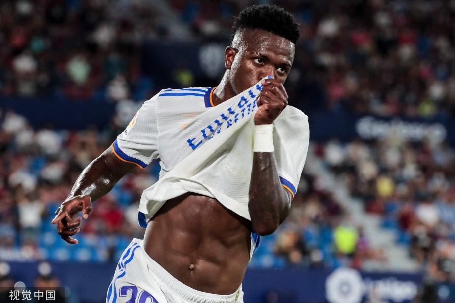 时显得更加 时显得更加