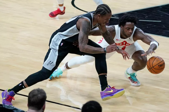 台上施展自 台上施展自